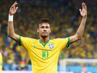 Неймар забиває стоячи за воротами