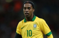 Роналдіньо повертається на батьківщину