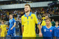 Футболку Ярмоленка продали за 3 000 доларів