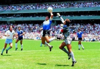 9 фатальних суддівських помилок на великих футбольних турнірах, які неможливо забути