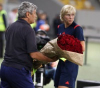 Луческу знову дарує квіти Рачинській