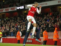 Уолкотт запросив фаната на поле, щоб відсвяткувати перемогу