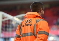 Під час матчу чемпіонату Англії ледве не помер стюард