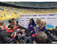 Дружини футболістів збірної знялися у фотосесії на «Олімпійському»