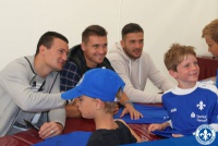 Федецький та Олійник провели автограф-сесію