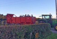 Англійська команда повернулася з виїзду на тракторі