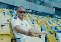 Німецький репер показав футболку «Динамо» та НСК «Олімпійський» у своєму кліпі