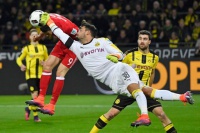 Голкіпер «Боруссії» дограв матч проти «Баварії» з переломом руки