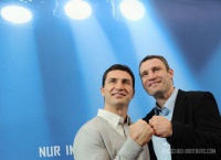 Ребров та Ярмоленко стали почесними членами фан-клубу братів Кличко