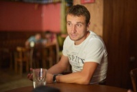 «Він ярко жив, сидів у барі в хлам, з чотирма дівчатами на колінах, бив свої Ferrari». Найепічніші цитати Михайла Кополовця