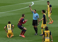 Нас судитиме любитель червоних карток і ворог Агуеро