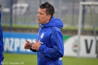 Коноплянка показав красивий прийом м'яча на тренуванні «Шальке» під проливним дощем