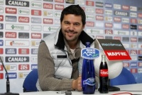 Головний тренер «Динамо» Бухарест пообіцяв одягти спідницю, якщо «Стяуа» пройде «Спортинг» у Лізі чемпіонів