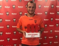 Пригоди Зозулі в Іспанії: український плакат від фанатки та підтримка вболівальника «Райо Вальєкано»