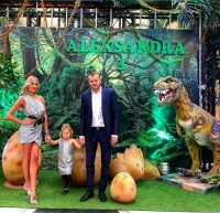 Олег Гусєв подарував донечці міні «Mercedes-Benz» на День народження