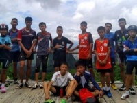 Заблукалу в печері футбольну команду знайшли аж на десятий день 