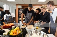 Зірки «Ліверпуля» попрацювали в клубній їдальні після програшу на тренуванні