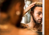 Неймар сменил 12 причесок за 2018 год