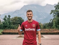 Ярмоленко проходить реабітітацію в Сербії, де зустрівся з екс-динамівцем