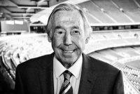 Умер вратарь, сотворивший сейв века. У него была удивительная жизнь