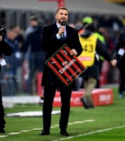 «Милан» подарил Шевченко новую игровую футболку с его фамилией