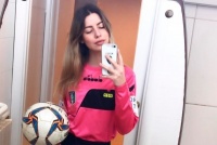 ​14-річний гравець, який зняв шорти перед суддею-дівчиною, буде півроку стригти газон