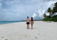 Цыганков продолжает делиться горячими фотографиями с очаровательной незнакомкой