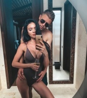 Парад купальників на Мальдівах: Як гарненька дружина Артема Кравця «зводить з розуму» підписників