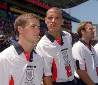 Золоті 90-ті: «Карпати» рекламують алкоголь, «Шахтар» «біжить, як лані» і ще 28 фото «старої школи»