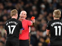 «Зінченко – цілковитий ідіот». Безглузде вилучення затінило солідну гру, преса рознесла українця