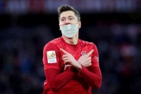 ​Футболістів чемпіонату Німеччини можуть зобов'язати грати в масках