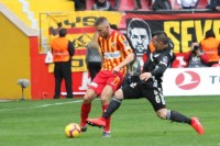 «Кайсериспор» Артема Кравца упустил очки в последние минуты матча с «Фенербахче» в чемпионате Турции