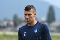 Руслан Нещерет составил личный топ-3 вратарей мира