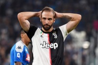 «Ювентус» официально расторг контракт с Игуаином