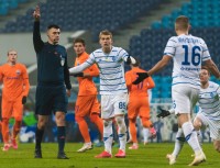 В УПЛ вилучають й за меншу провину. Лише не суперників «Динамо»? Як Сікан грубо зіграв проти Кенджори