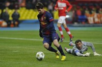 Еще один украинский вратарь получит пиво от Месси. Целых четыре бутылки