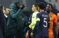 Он назвал тренера черным. УЕФА дисквалифицировал судью матча ЛЧ за расизм