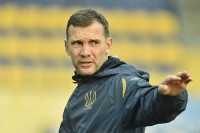 Новини з табору збірної України: відпочинок, фото- й відеосесії, тренування та підтримка Миколенка