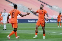 В стане соперника. Нидерланды не смогли обыграть Шотландию – 2:2. У Мемфиса Депая дубль
