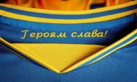 УЄФА зобов'язала Україну прибрати з нової форми слоган «Героям слава!»