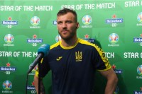 «Свяжитесь со мной!»: Ярмоленко прорекламировал Coca Cola и Heineken