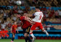 Левандовский забил на третьем Евро подряд