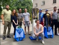 «Динамо» привезло до військового шпиталя трофеї та подарунки