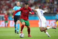 Португалия и Франция сыграли вничью в матче с тремя пенальти и вышли в 1/8 финала Евро-2020