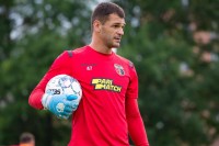 Капітан «Вереса» взяв у руки автомат: кадри з навчання