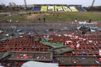 Руїни стадіону «Десни» нарешті почали розбирати – постапокаліптичні фото 