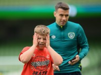 Двоє українських хлопчаків відвідали тренування Ірландії й поспілкувались з Миколенком – їхня реакція зробить ваш день