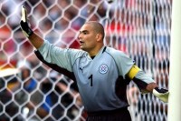 Легендарний воротар Чілаверт візьме участь у виборах президента Парагваю
