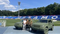 «Динамо» передало два автомобіля до ЗСУ