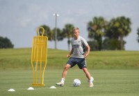 Англійська - друга рідна мова: Зінченко виконав вітальну пісню в новій команді